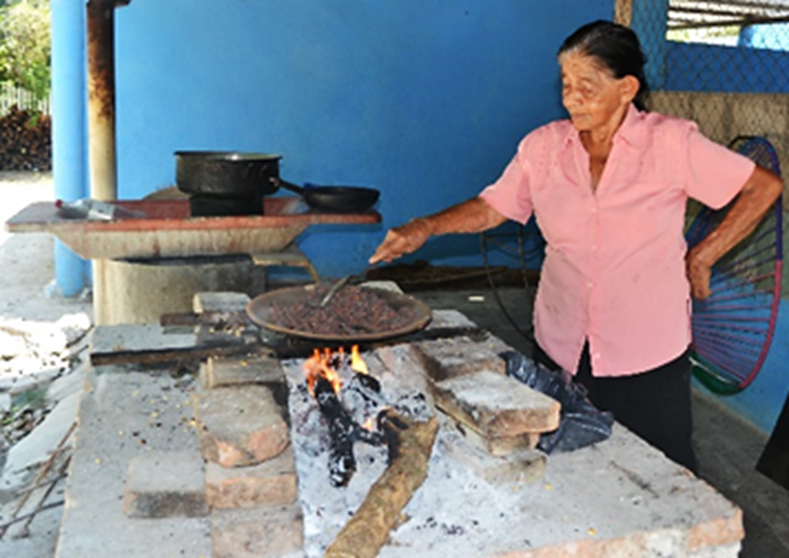 Chocolate casero tradicional en la región de la Chontalpa 