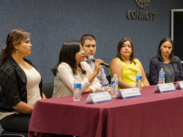 PANEL-ESTUDIANTES