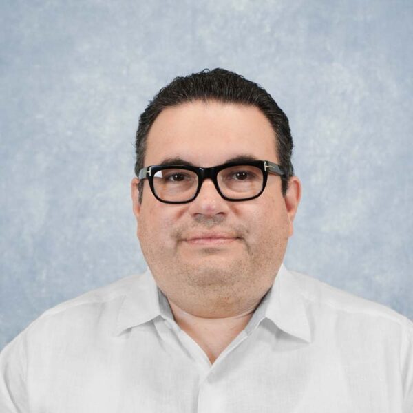 Dr. Aaron Fernando González Cordova