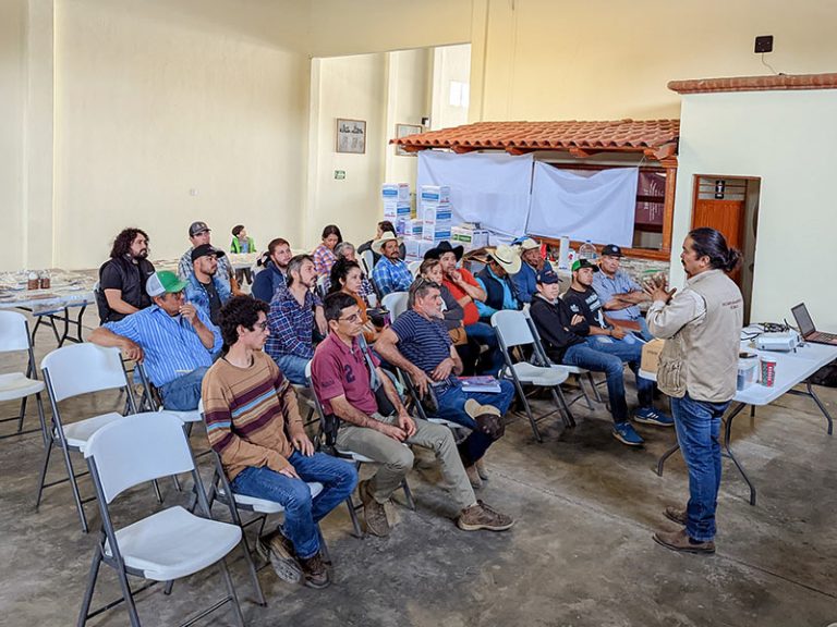 IMPARTEN TALLER DE MICROORGANISMOS BENÉFICOS PARA LA AGRICULTURA