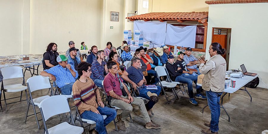 IMPARTEN TALLER DE MICROORGANISMOS BENÉFICOS PARA LA AGRICULTURA