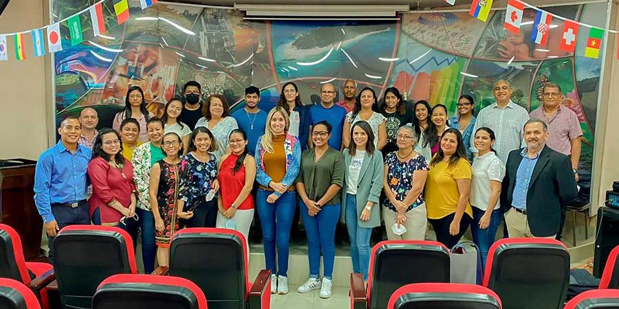 CONTRIBUYEN A FORMACIÓN CIENTÍFICA DE ESTUDIANTES DE POSGRADO PANAMEÑOS