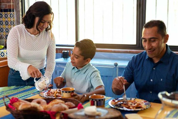 NUEVAS GUÍAS ALIMENTARIAS PARA LA POBLACIÓN MEXICANA Y EL PLATO DEL BIEN COMER
