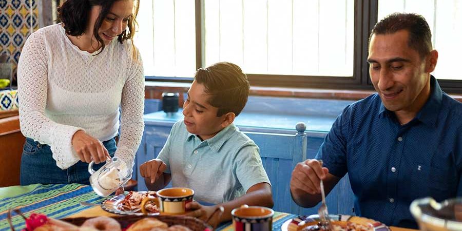 NUEVAS GUÍAS ALIMENTARIAS PARA LA POBLACIÓN MEXICANA Y EL PLATO DEL BIEN COMER