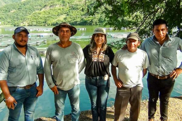 ENTREGAN MANUALES TRADUCIDOS AL TSOTSIL PARA LA ELABORACIÓN ARTESANAL DE ALIMENTO PARA TILAPIA EN CHIAPAS