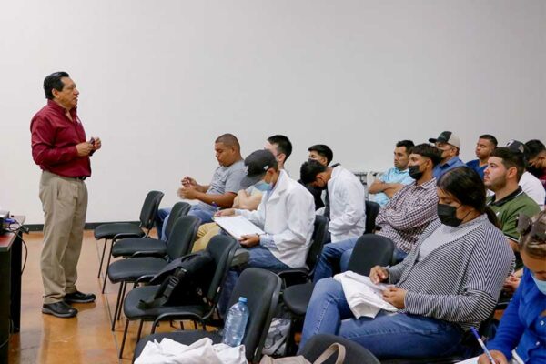 COMPARTEN TÉCNICAS DE POSCOSECHA Y PROCESAMIENTO DE ALIMENTOS CON ESTUDIANTES DE HORTICULTURA