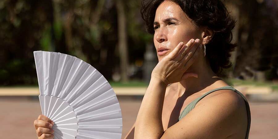 CÓMO IDENTIFICAR UNA POSIBLE DESHIDRATACIÓN Y UN GOLPE DE CALOR