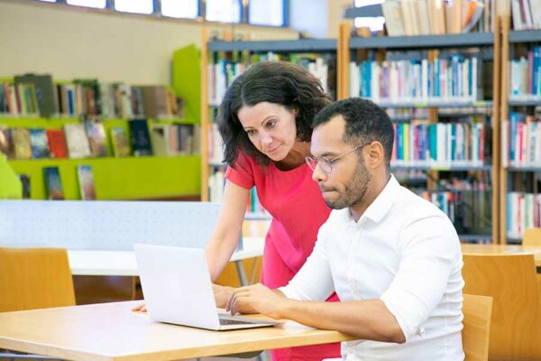 EL DILEMA DE LA DESCOLONIZACIÓN DE LA CIENCIA EN LAS DISTINTAS ETAPAS DE LA CARRERA